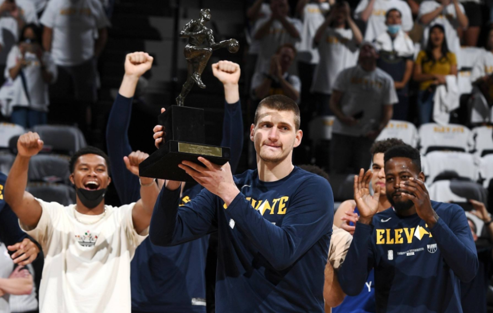 约基奇有望实现三连mvp,成为nba历史第五人,就连乔丹也没能做到_腾讯