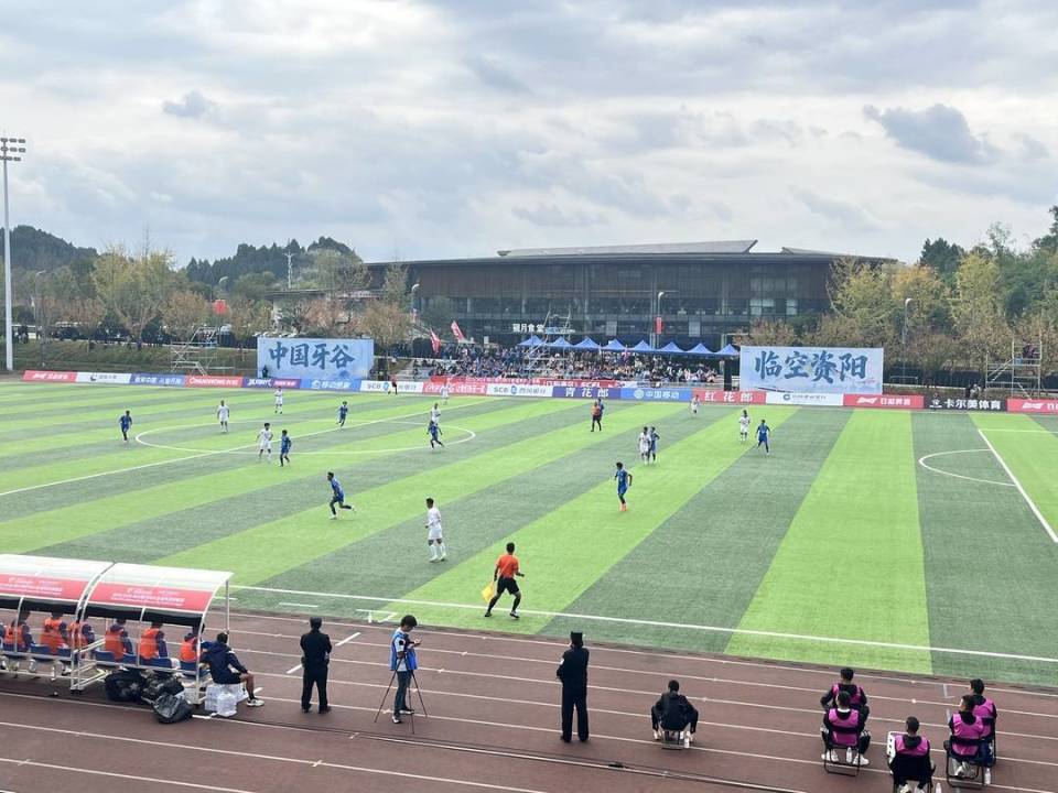 什么？川超赛场闯入一只小龙虾和一个橘子