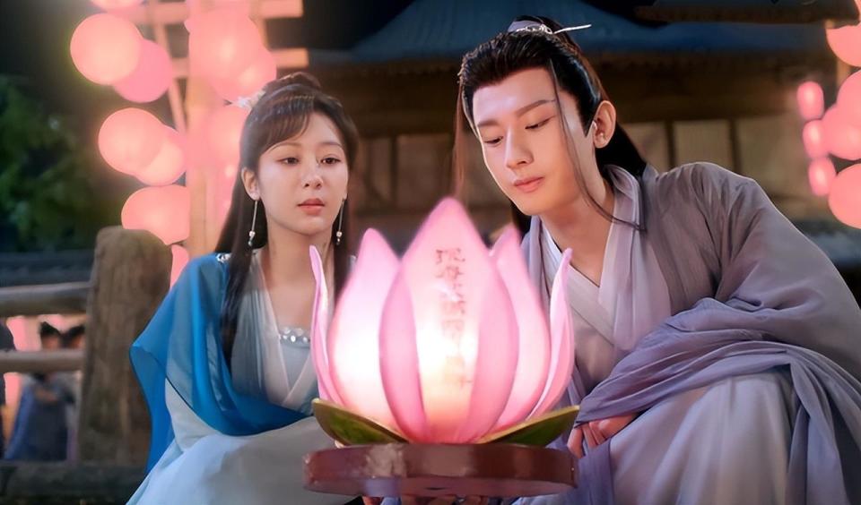 杨紫,成毅新剧打对台,从荧屏情侣变对手,映射出演员的转型野心