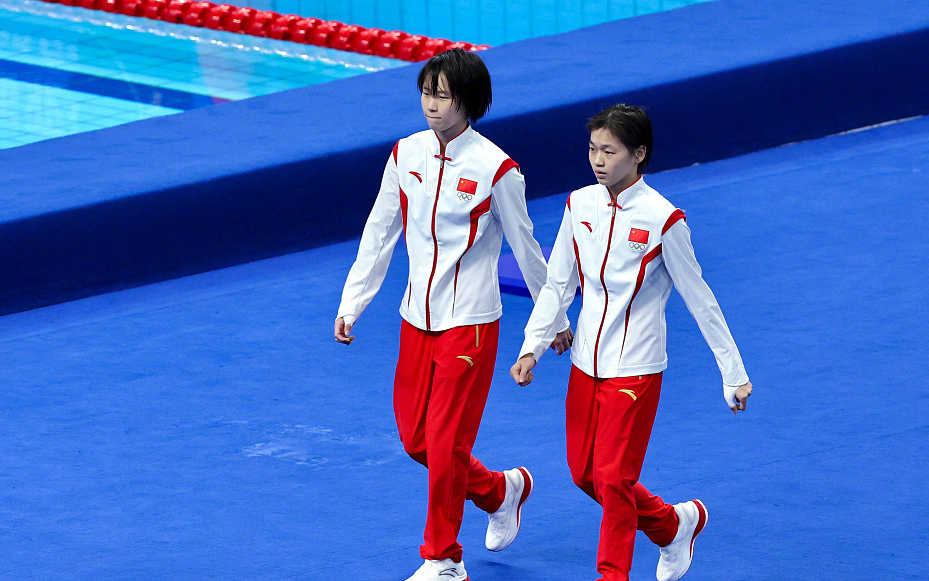 全红婵严肃斗法记者,陈芋汐首次回应训练为何"炸鱼"_腾讯新闻