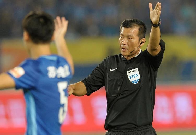 再无石祯禄中超3大名哨集体退役新赛季将启用大量新哨