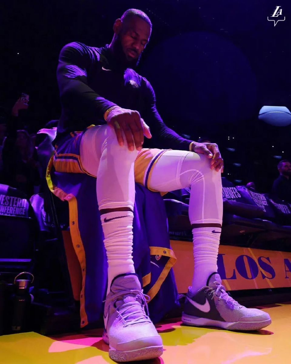 勒布朗詹姆斯做时光老人的朋友