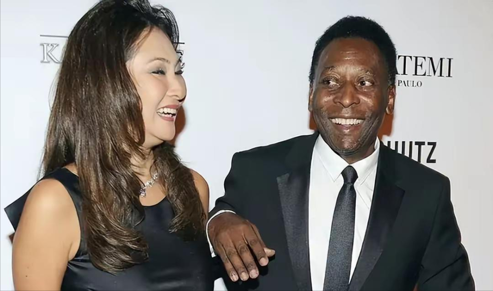 贝利50岁日本妻子韵味十足 寸步不离将陪伴球王走完最后一程_腾讯新闻