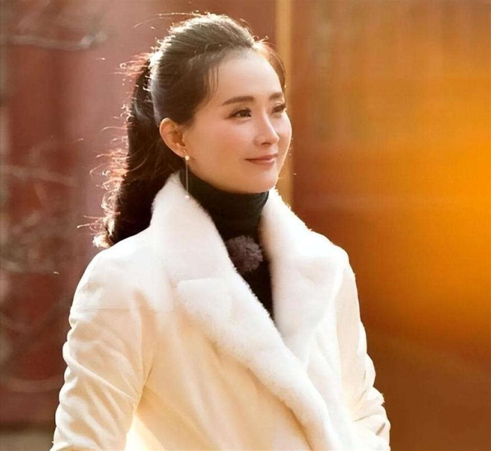 婆婆去世,丈夫失联,儿子转性后,王艳活成了理想中的样子!