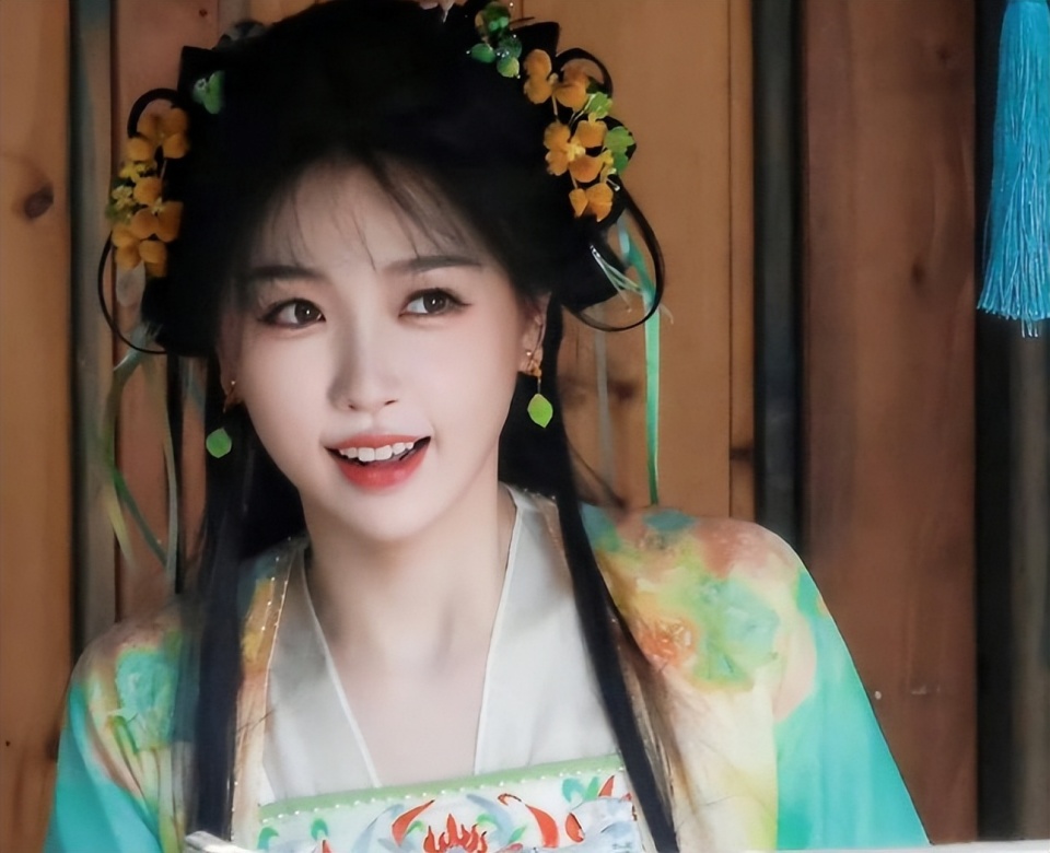 《永夜星河》热拍,女一号虞书欣妆造可爱,42岁阿娇客串惊艳全场-腾讯