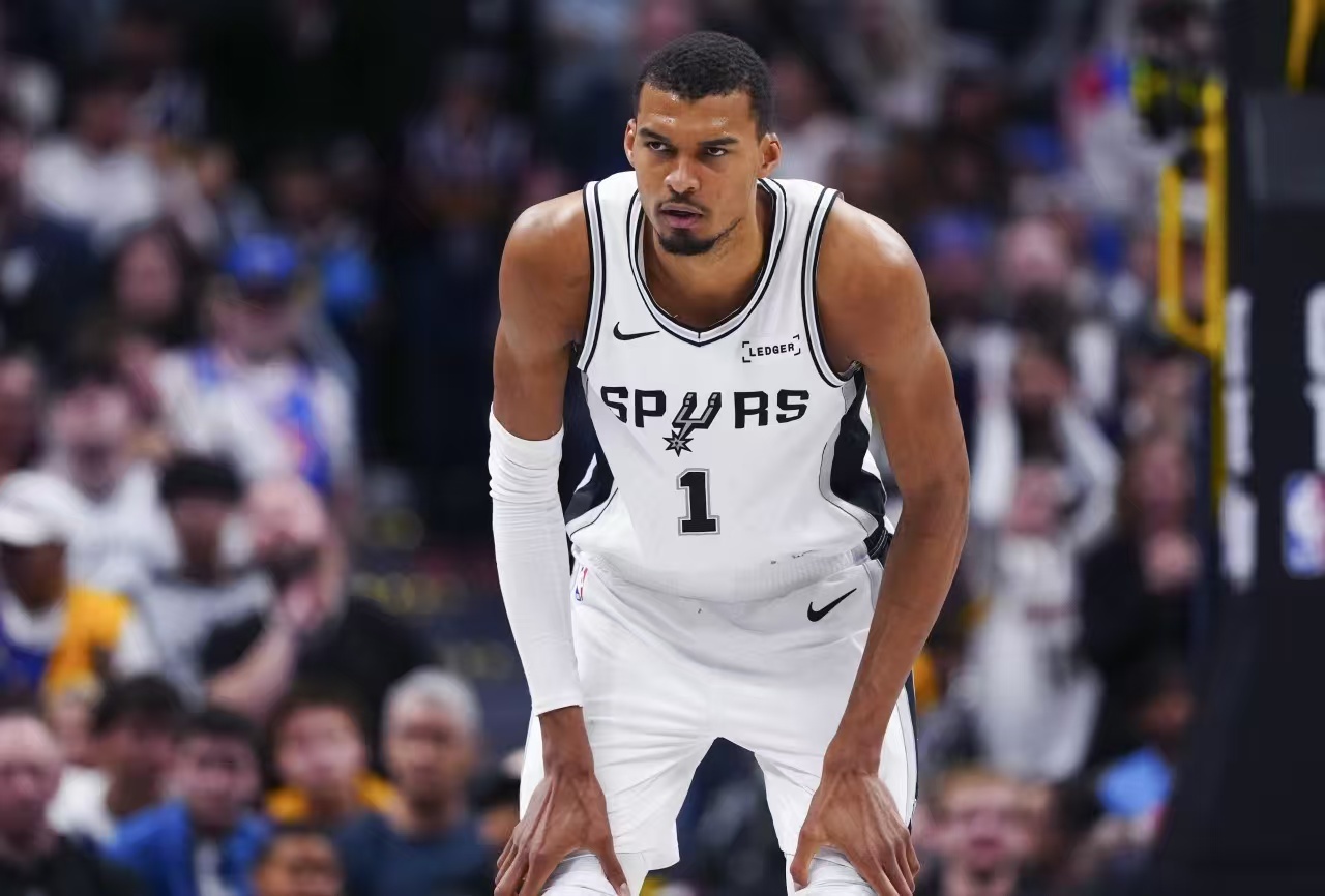 文班27分11板7帽！帶隊19分逆轉奪賽點，克林根被打到棄用，楊瀚森上場 - 