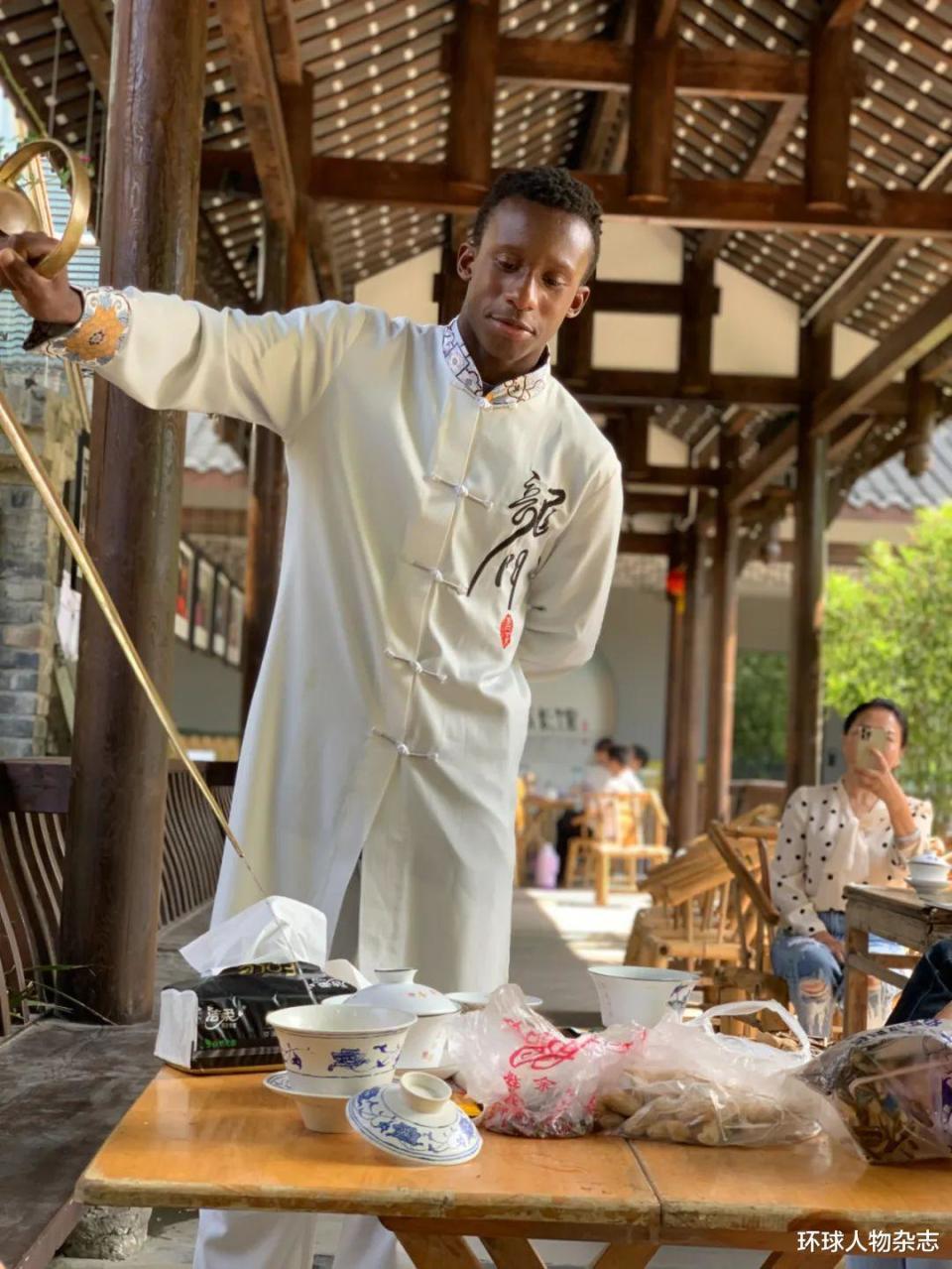 非洲娃拜中国师,圈粉超百万_腾讯新闻