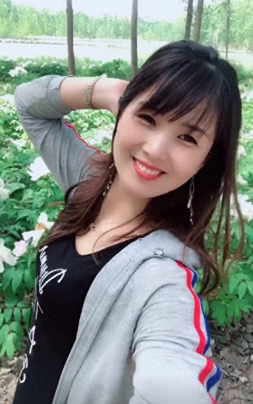 一笑倾城也因此被称为"抖音叔圈顶流".