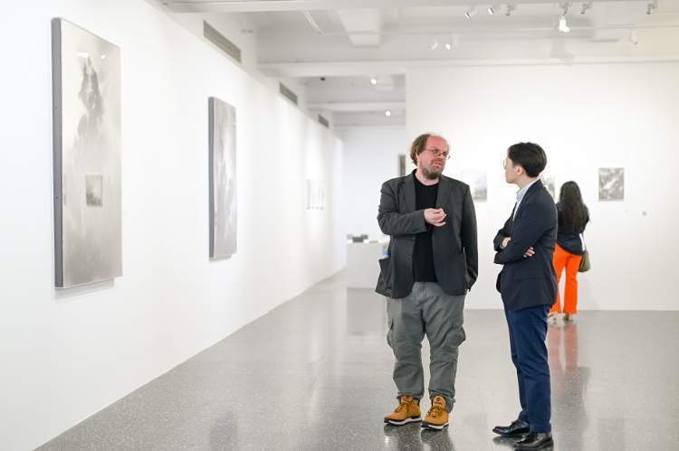 到久事美术馆,看当代艺术家如何玩转山水主题_腾讯新闻