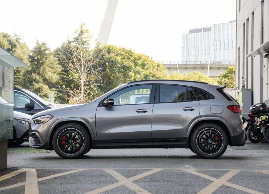 奔驰gla的变化不大但价格依然是遥遥领先