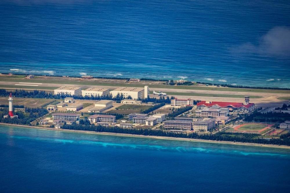 南海局势有变,西方卫星过顶美济礁,岛上的解放军早已重兵云集_腾讯