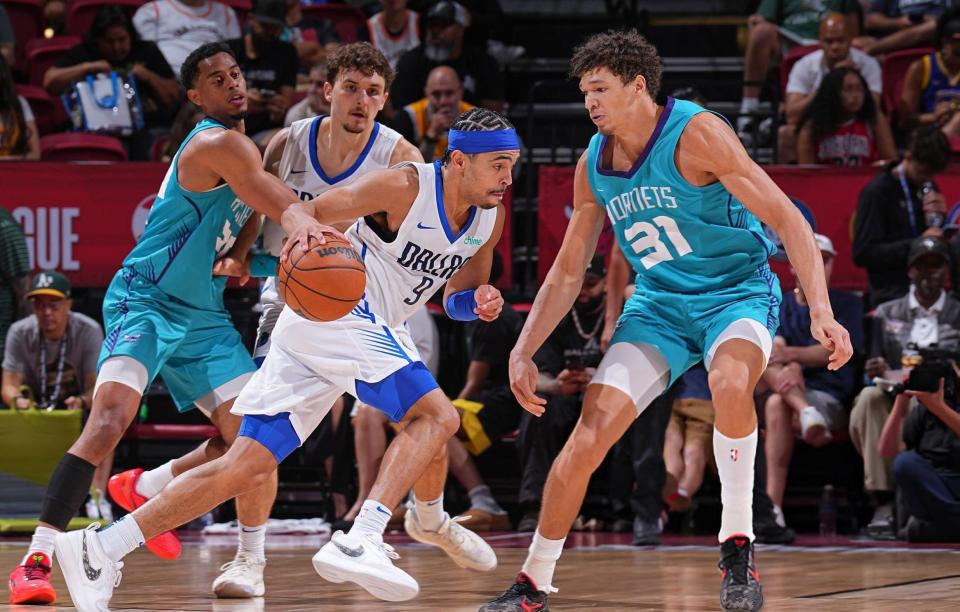 NBA夏联：弗拉格缺席独行侠惨负黄蜂 4号秀克尼佩尔16分10板4助