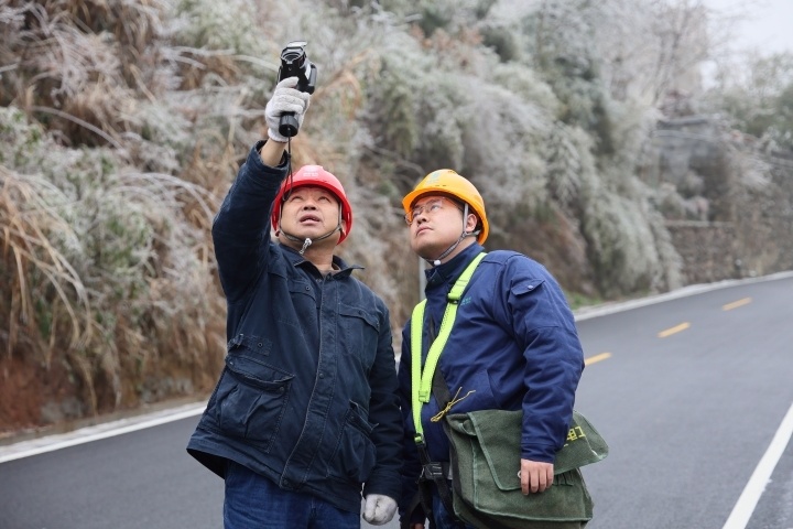 以动制"冻" 临安电力全力应对雨雪冰冻灾害天气_腾讯新闻
