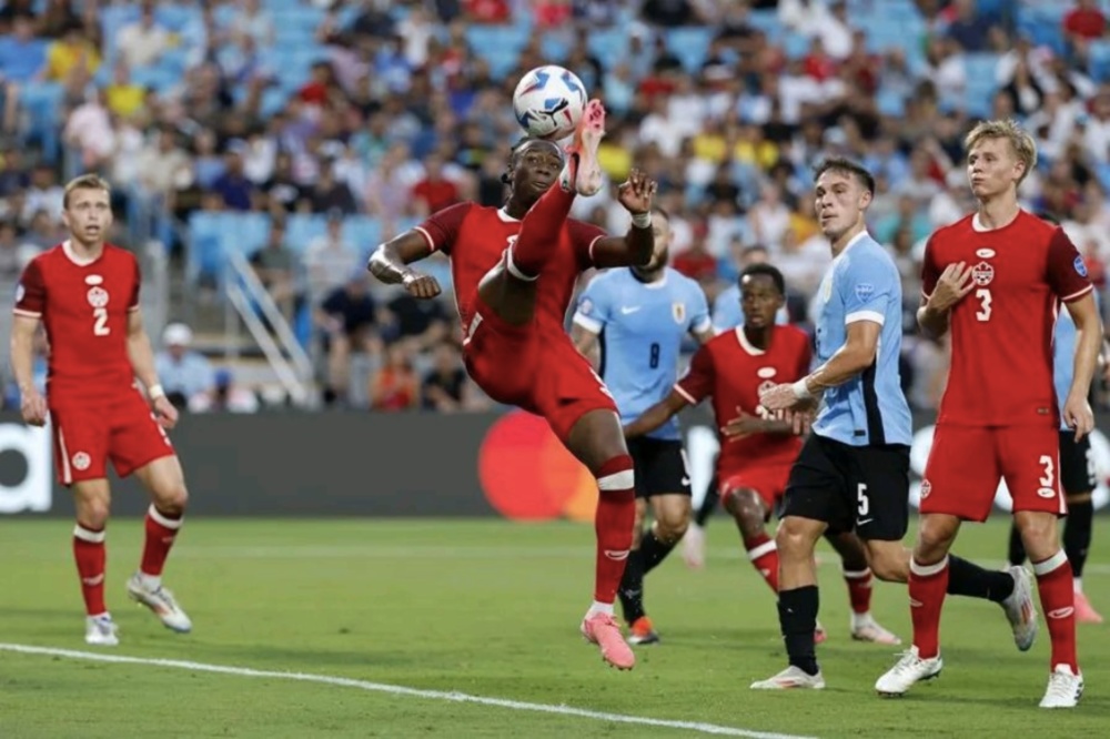 苏亚雷斯补时绝平,戴维斯勺子演砸!乌拉圭获得美洲杯季军