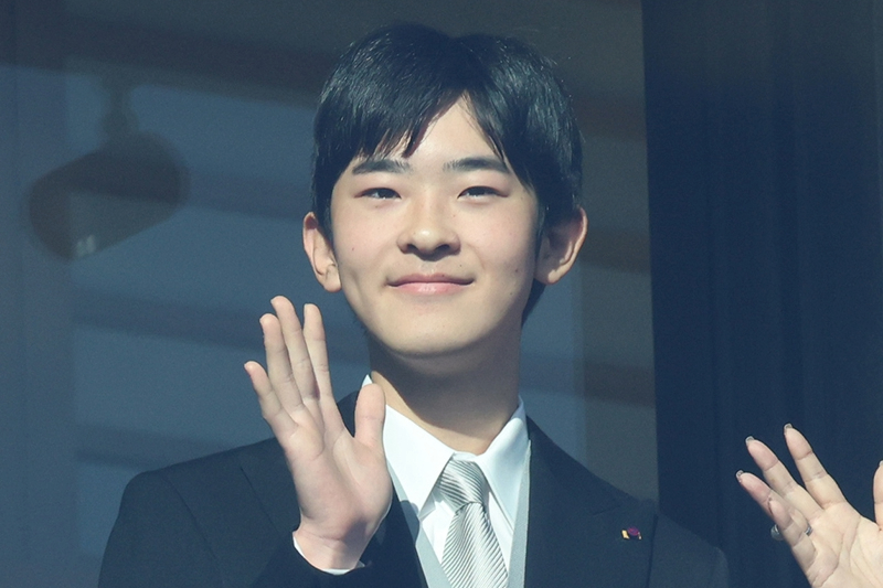 悠仁突然逆袭开智！日本皇室新年参贺五度现身，积极参与公务：能出席的我全来_腾讯新闻