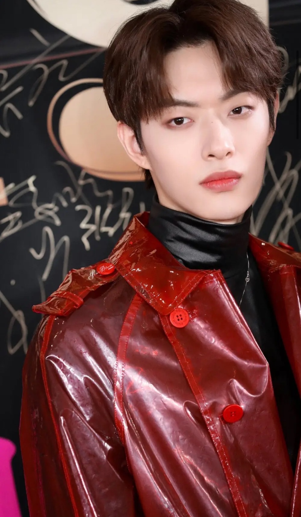 卜凡退团,木子洋承认恋爱,oner该何去何从?_腾讯新闻