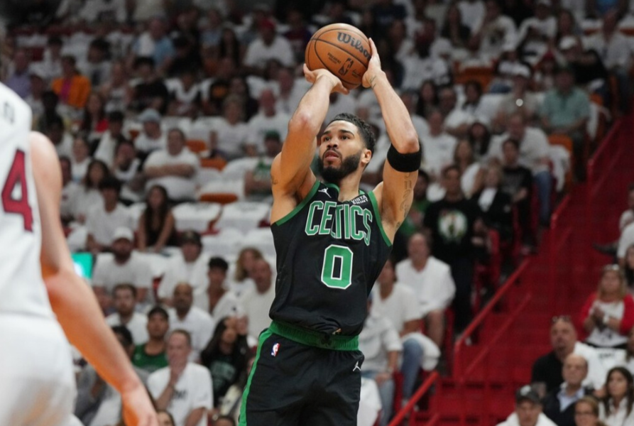 联盟第一复仇成功,双探花合砍44分,阿德巴约