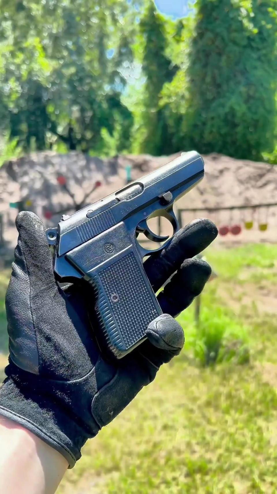 捷克vz70半自动布罗德兵工厂杰作50型的略微改版值得收藏把玩-腾讯新闻