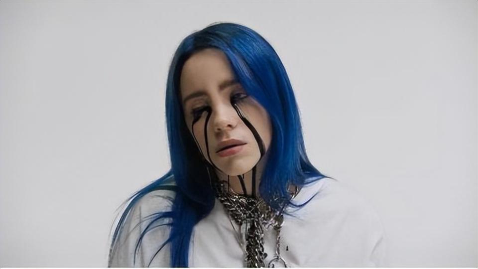 22岁拿奖拿到手软,碧梨的新专辑不尽人意,巅峰期已过?