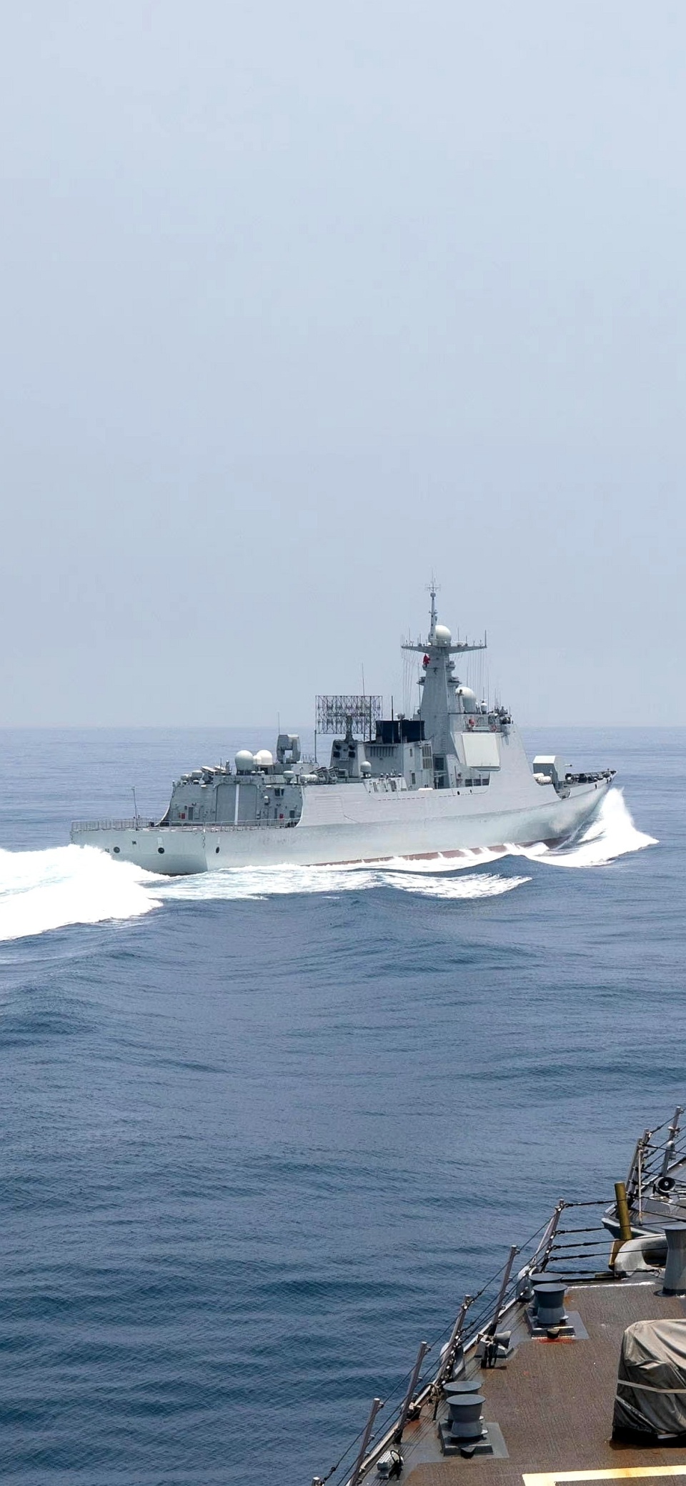 两舰相撞谁吃亏,苏州舰横切并非临时起意,强势拦截美舰更害怕