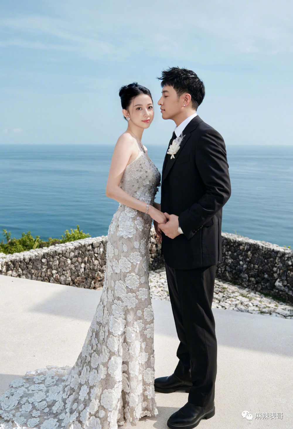潘玮柏今年43,宣云有说29也有说32,据说连二胎都生完了,女方和之前没