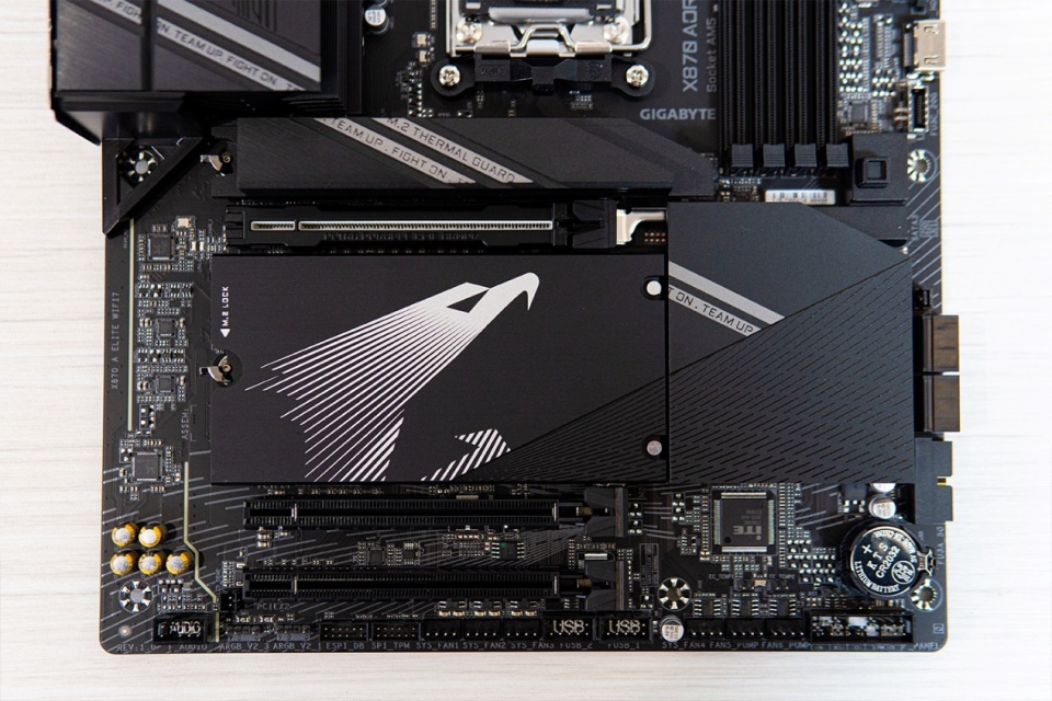新鲜，AMD 9800x3D+技嘉X870 AORUS ELITE装机_腾讯新闻