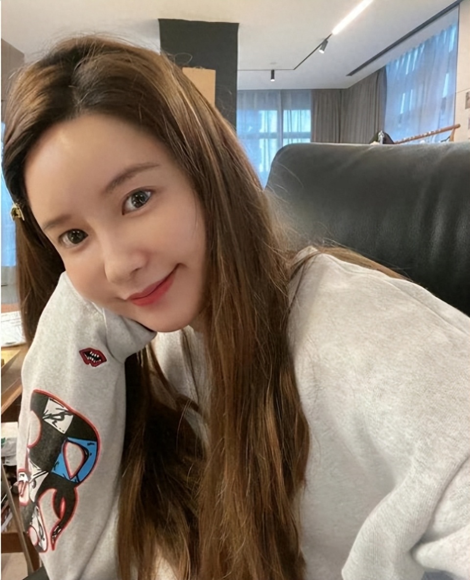 网红张大奕被骗1161万,不被同情却被指责,网友吐槽她的小三经历_腾讯