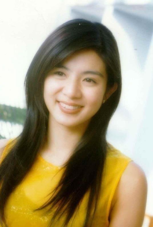 杨采妮:颜值巅峰时金城武因她吃醋,最后嫁给青梅竹马的初恋_腾讯新闻