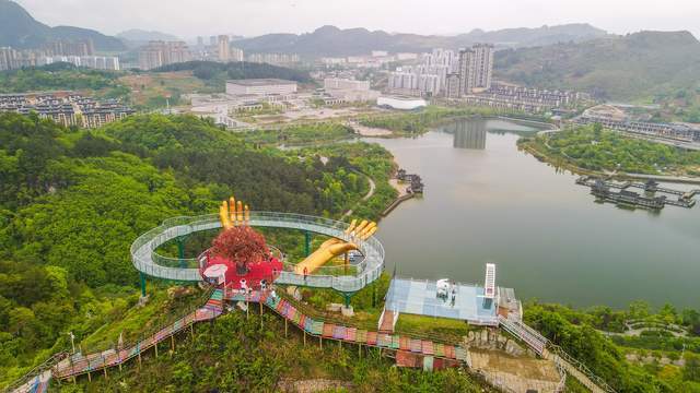 贵州省最大的人工湖,四周被郁郁葱葱的杉木林包围,风光旖旎_腾讯新闻