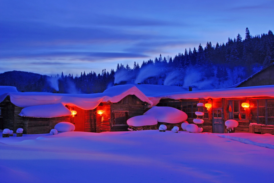 美食推荐:冻梨,冻柿子,小鸡炖蘑菇,东北农家菜线路亮点:观赏拥有极致