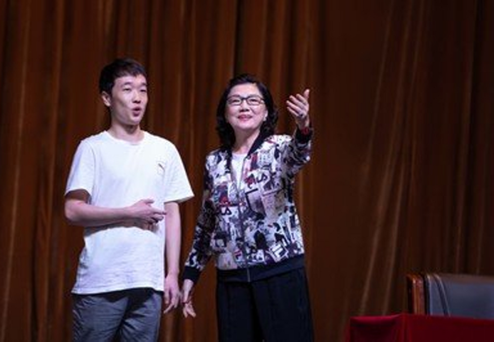 金铁霖遗孀马秋华:二婚相伴32年,丈夫去世后,她过得如何?_腾讯新闻