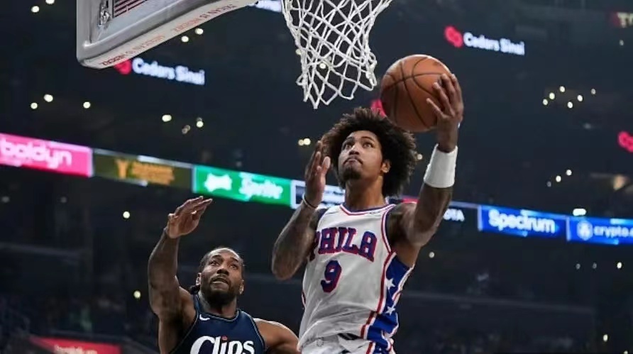 76人爆冷赢快船马克西246小卡砍20分尽力难耐乔治哈登太坑