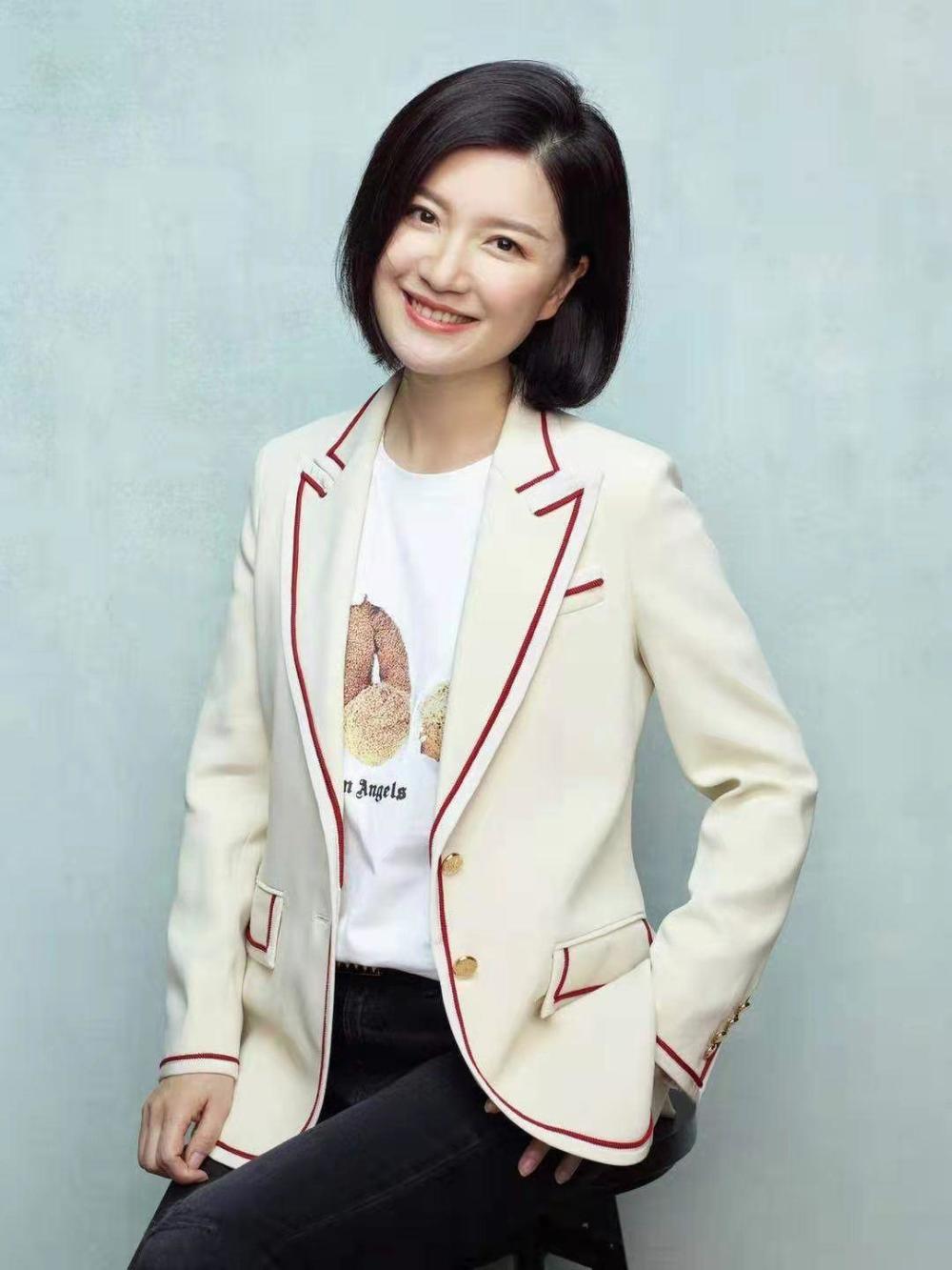 陈蓉:富豪生日宴两年后,重回老东家做幕后,和海归老公儿女双全_腾讯