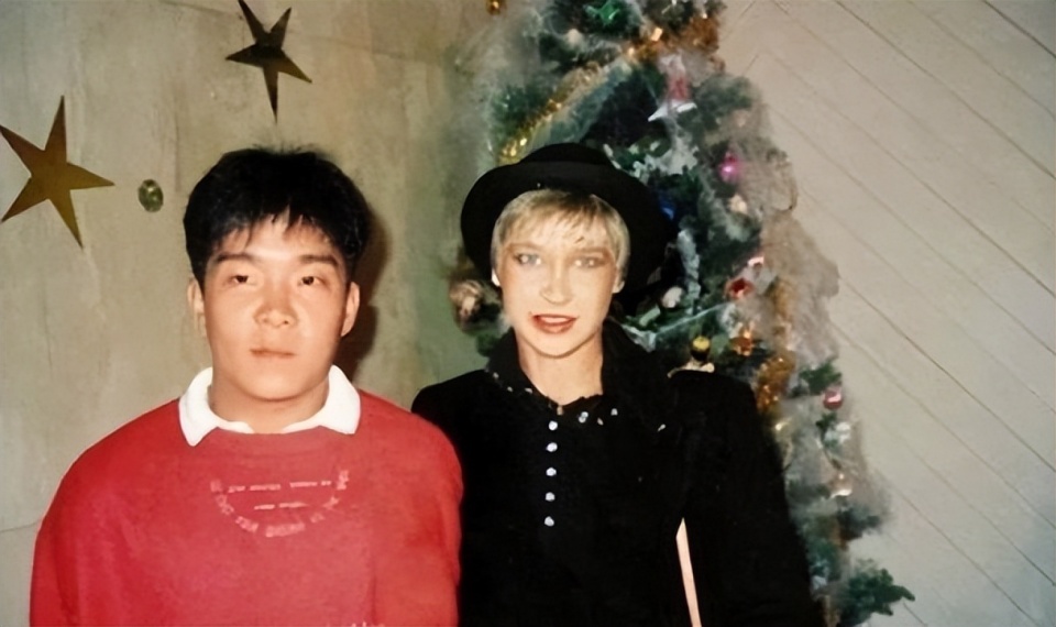 孟海和罗芙洛的恋情持续了将近6年,当初,女方想返回美国工作,要求与