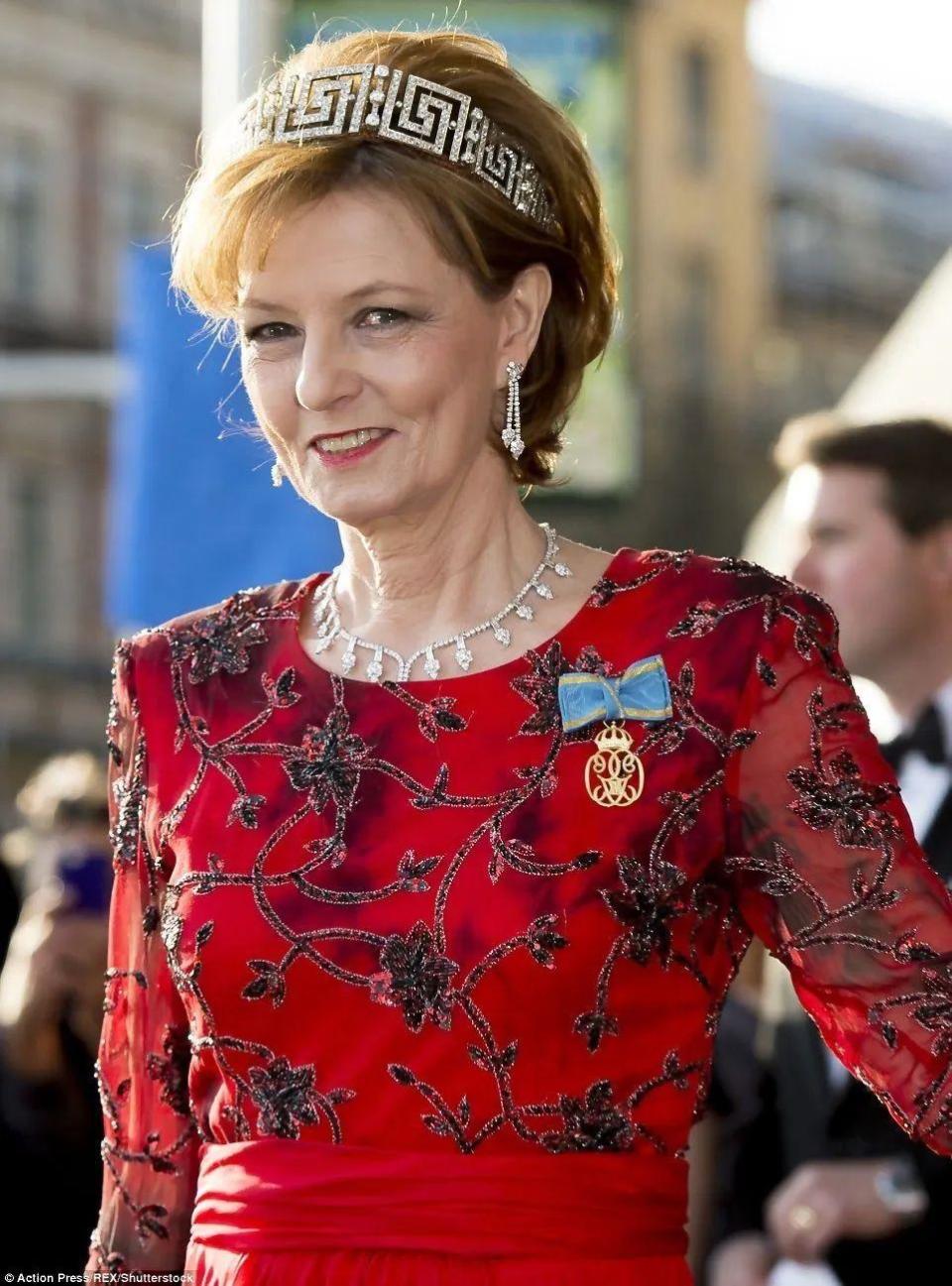 她曾珠光宝气不输英国玛丽王后，珠宝却几乎被儿女全部败光-腾讯新闻