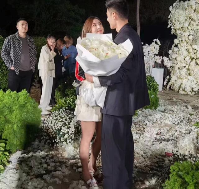 恭喜高诗岩求婚成功女友首次曝光疑似即将当爸爸