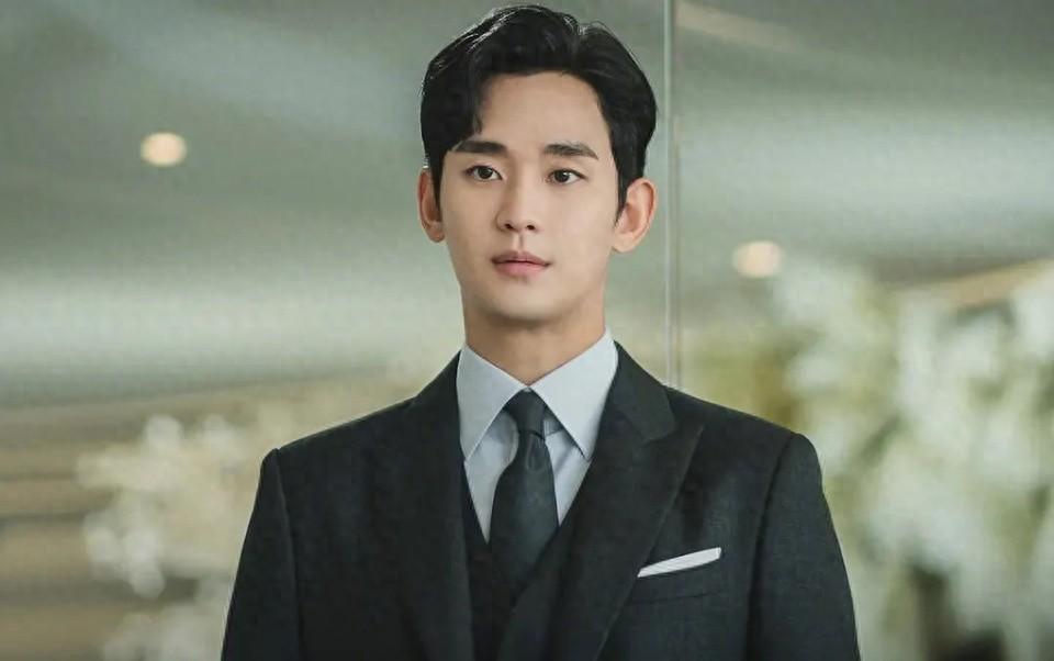 金秀贤疑似吃嫩草,紧急发声辟谣,却被挖更多黑历史!_腾讯新闻