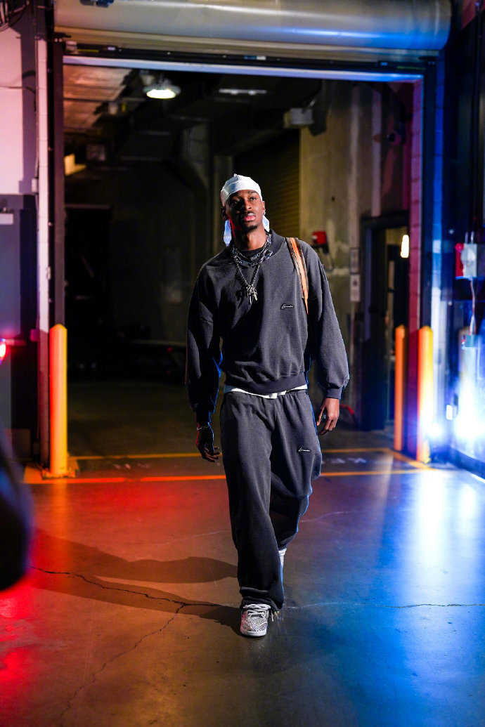 亚历山大击败杰伦·布朗 当选nba本年度最时尚球员