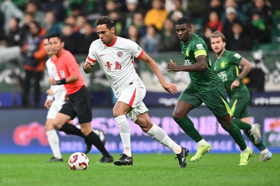 4-2大冷门，50岁李霄鹏发威：率中超第16掀翻中超第4+逃离降级区