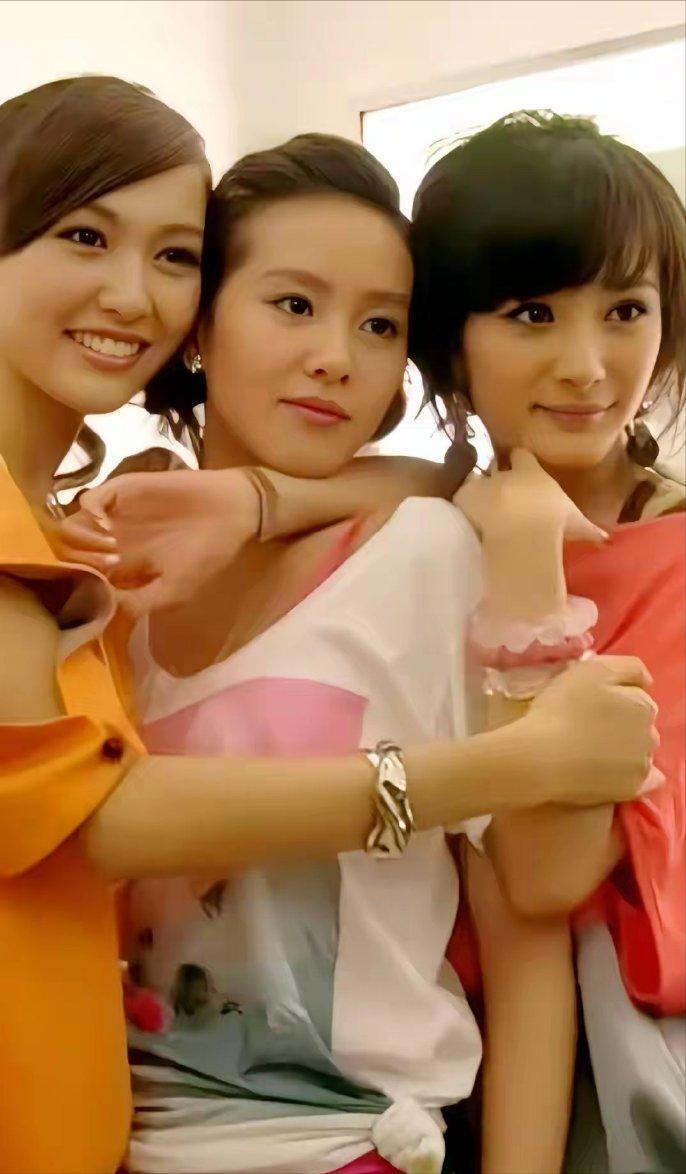 杨幂为刘诗诗庆生，其实是内娱法则：利字当头，聚散本常态？-腾讯新闻