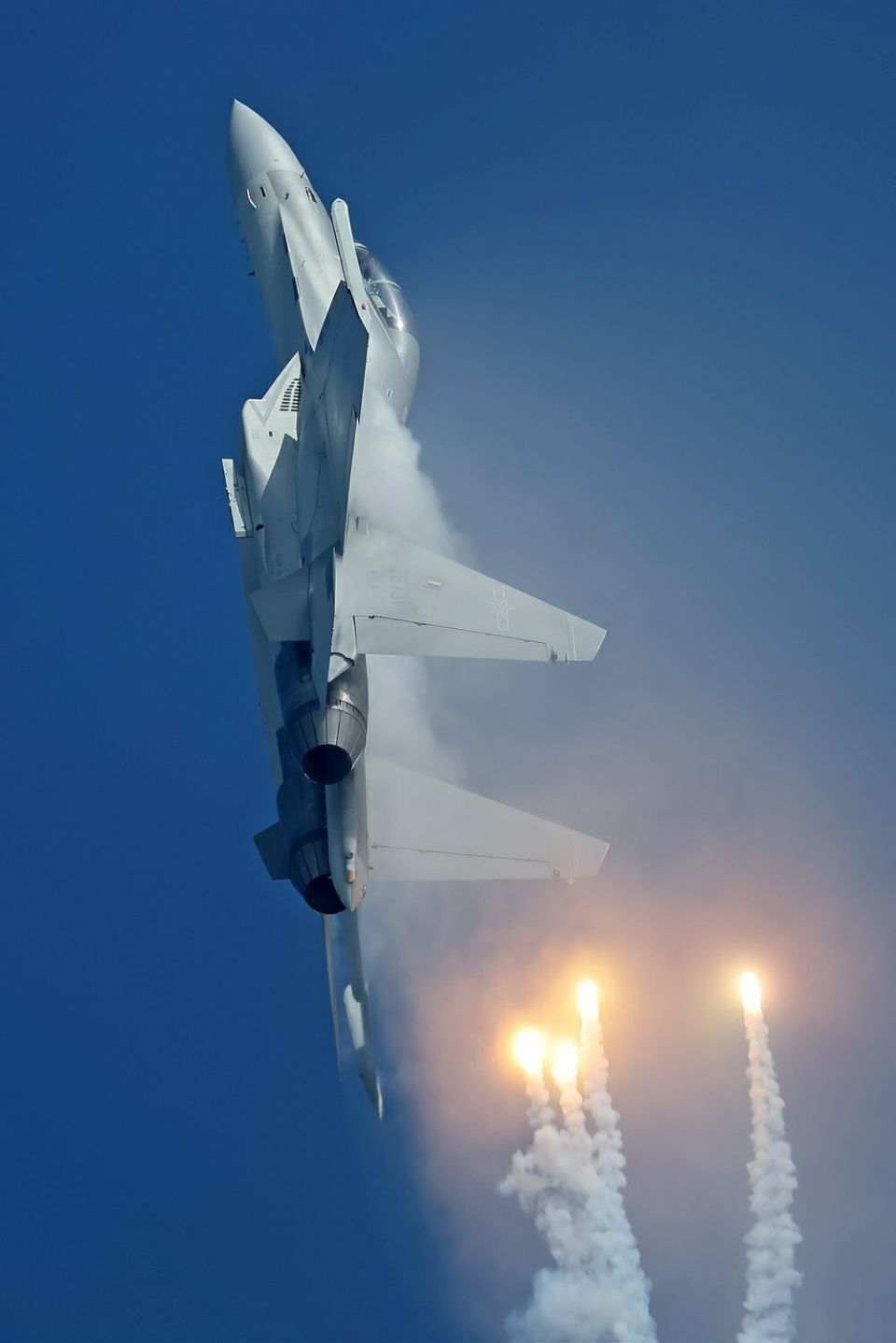 海外谈中国:中国空军第15个航空旅已换装歼-16,守卫深圳和香港_腾讯