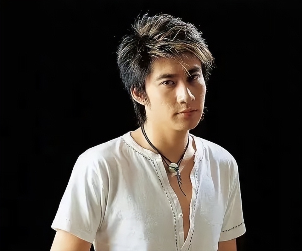 其中饰演男主角麦家永的演员盛超近照曝光,网友直呼认不出.