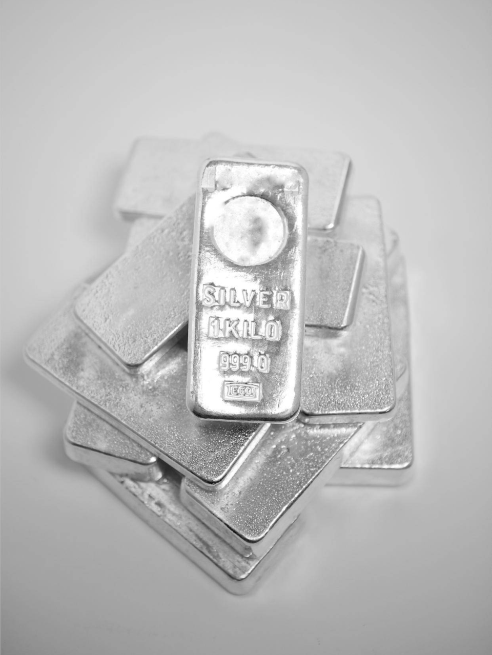 白银涨得太疯，金银比逼近历史大底！机构警告：小心趋势反转-腾讯新闻