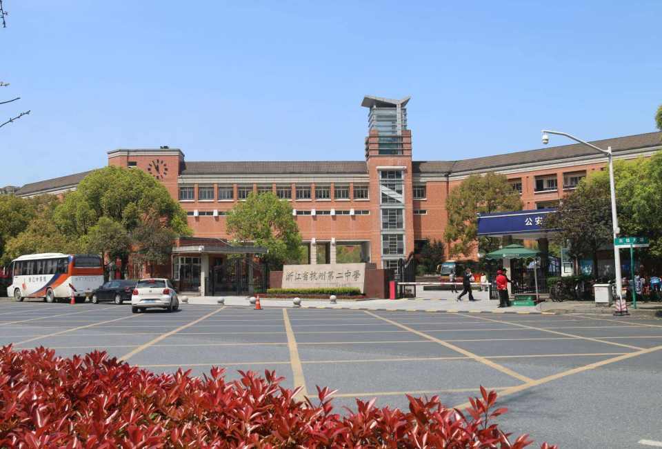 浙江省镇海中学,共有72人录取到清华大学和北京大学,与陕西省西安市