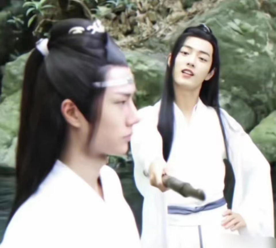 《陈情令》播出五周年,泰国粉丝为肖战学中文,路人称赞王一博很火