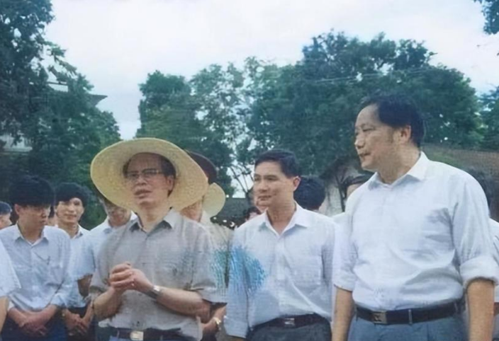 谢非:原广东省委书记,66岁官至副国级,67岁去世隐瞒母亲10年_腾讯新闻