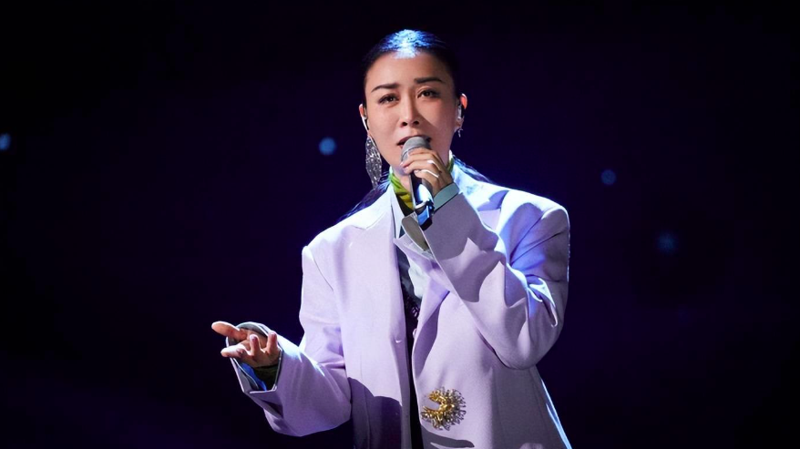 那英现身综艺《萌探2024》,沉寂半年后官宣复出,蓄势待发精神好_腾讯