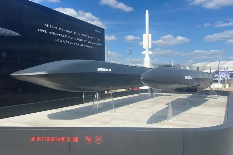 展示了两款为fman/fmc(未来巡航/反舰武器)计划打造的新型导弹模型