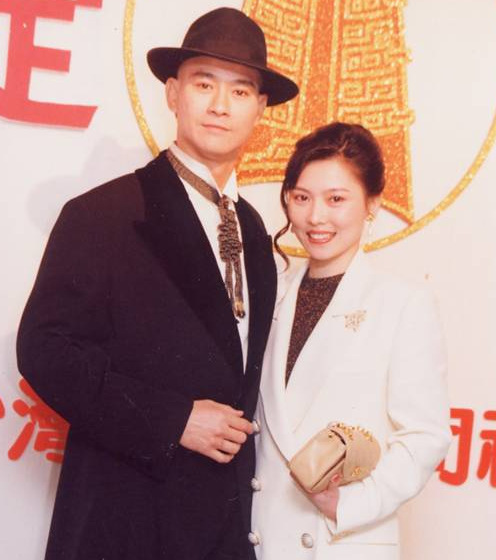 汪明荃回应郑少秋长女自杀:她都55岁了,父女没住一起难以顾及_腾讯