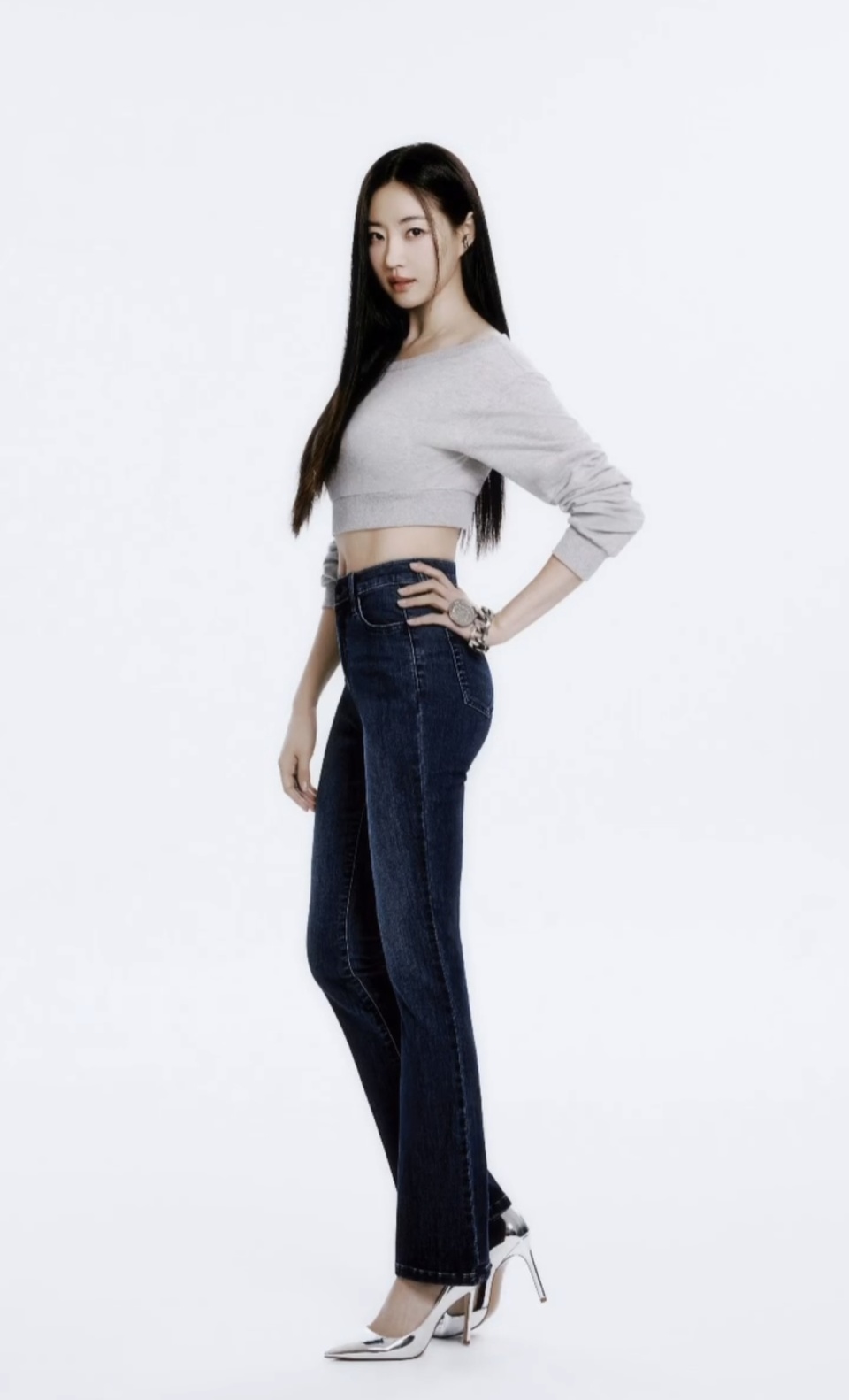 金莎朗上传春装照引发网友留言狂赞,美貌令人忍不住喊出"真漂亮"